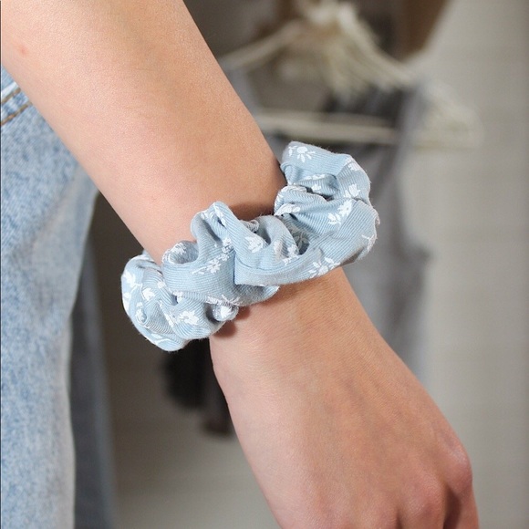 Brandy Melville Blue Floral Scrunchie - Picture 3 of 3